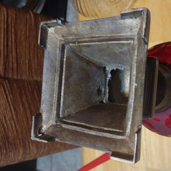 Gorgeous Pre-owned hurricane etch glass and metal candle holder - Picture 5 of 5